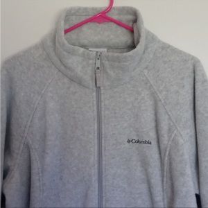 Woman's size 1X Columbia fleece jacket size gray